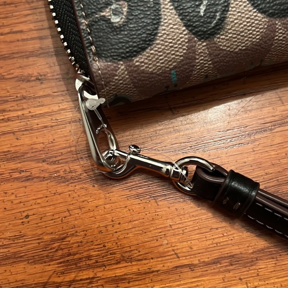 ✨NWT✨ Coach X Mint + Serf Graffiti City Tote with Matching Zip Around Wallet - Picture 8 of 8